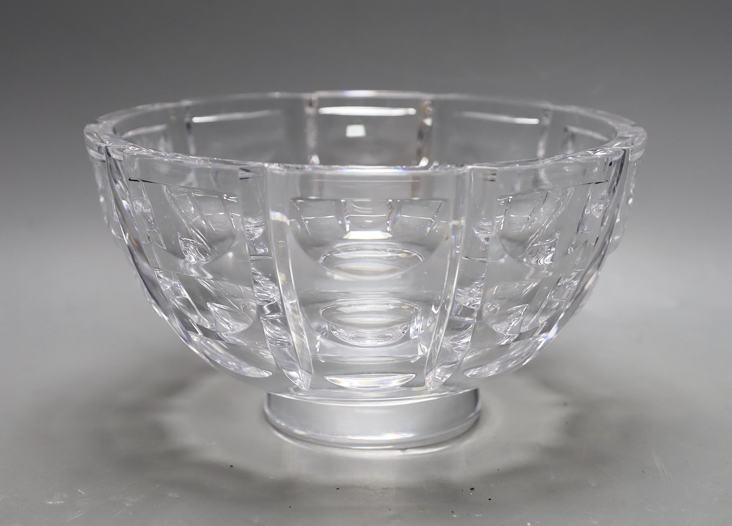 An Orrefors glass fruit bowl, 14cm